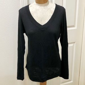 Express Women’s Lightweight Black V-Neck T-shirt with Roll-tab Sleeves - L